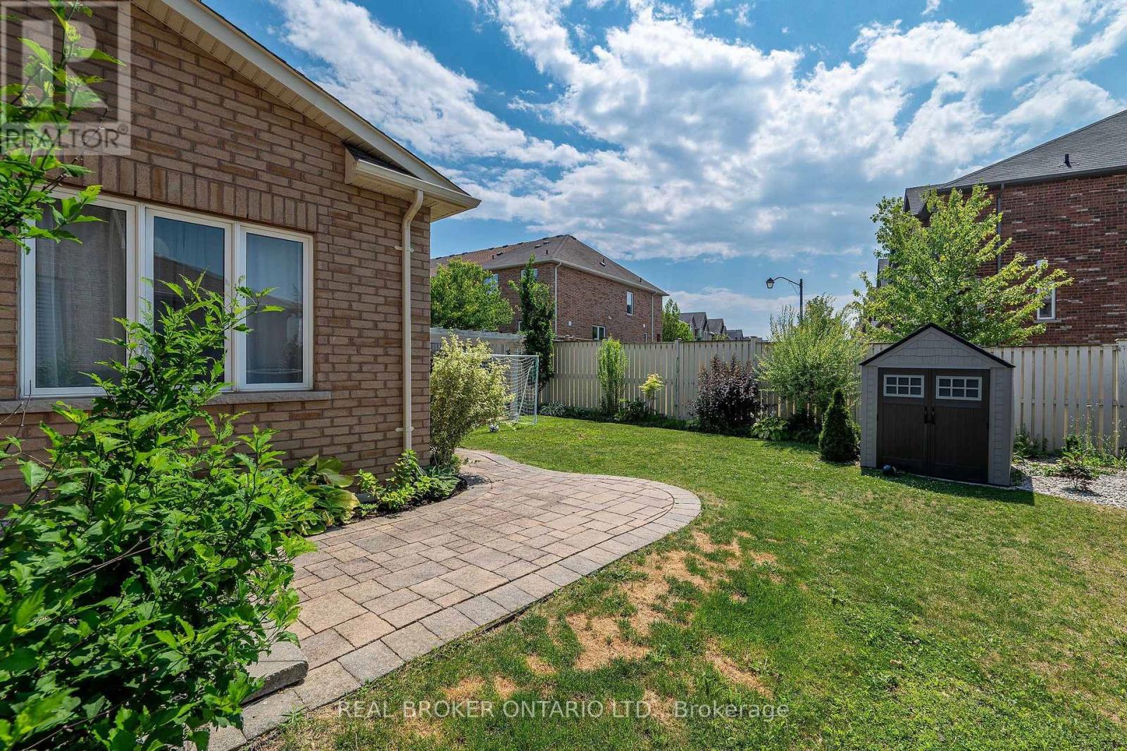 636 Serafini Crescent Property Photo 39