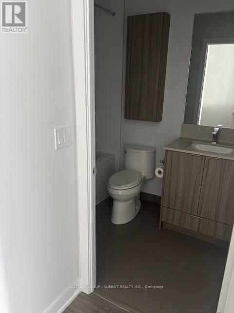 319 - 430 SQUARE ONE DRIVE Property Photo 1