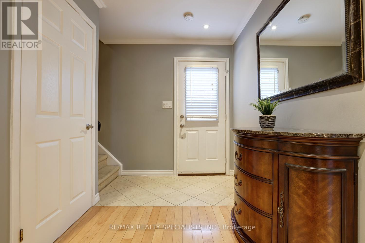 2442 Basswood Crescent Property Photo 5