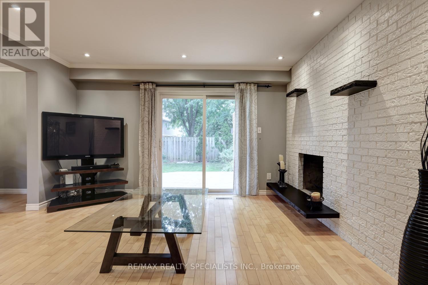 2442 Basswood Crescent Property Photo 7