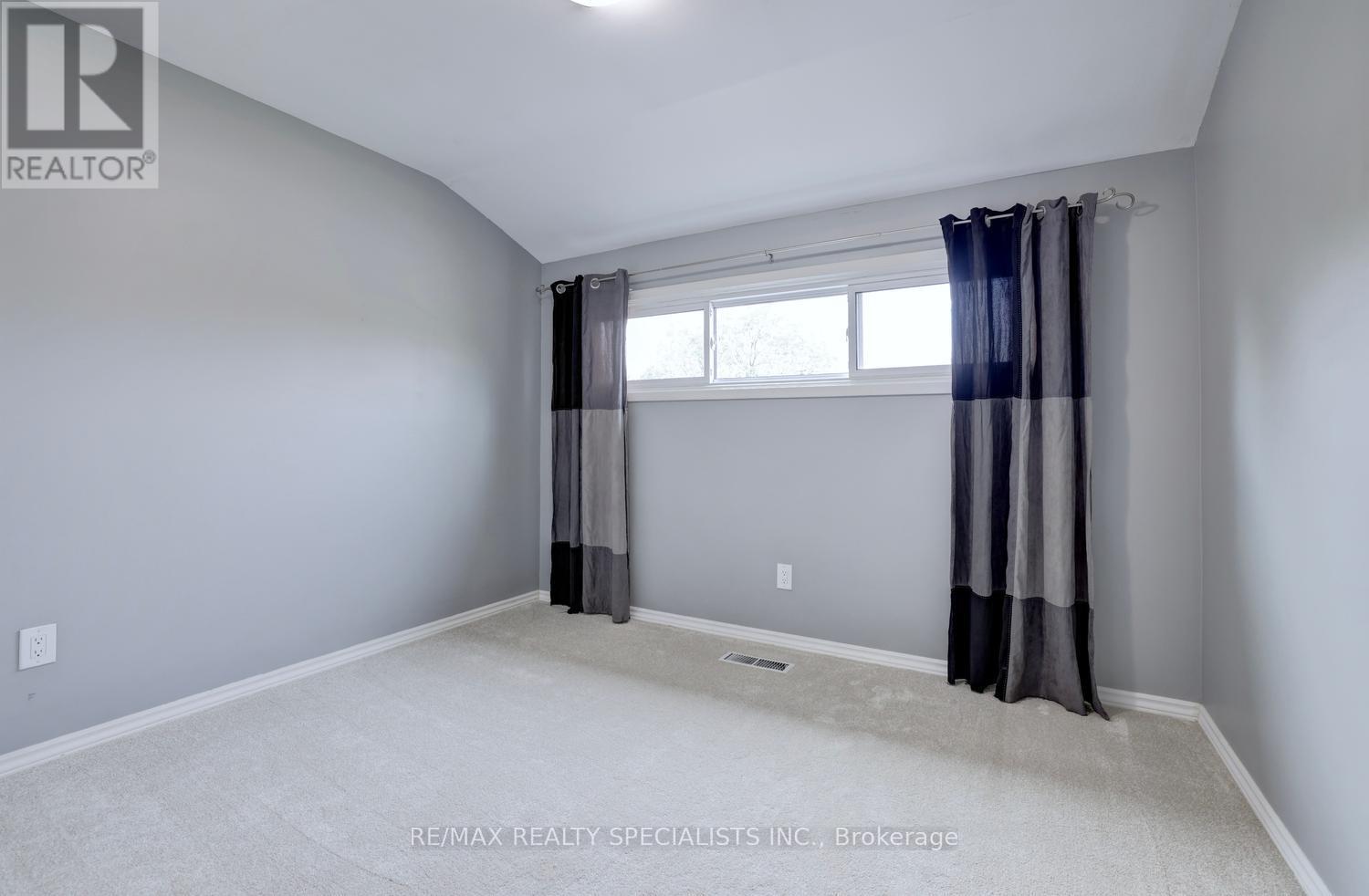 2442 Basswood Crescent Property Photo 22