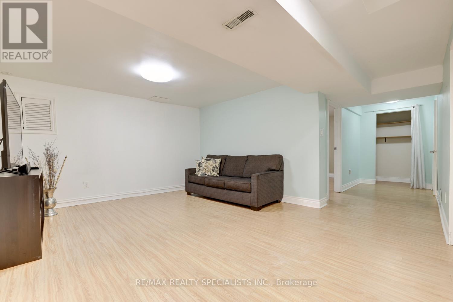 2442 Basswood Crescent Property Photo 28