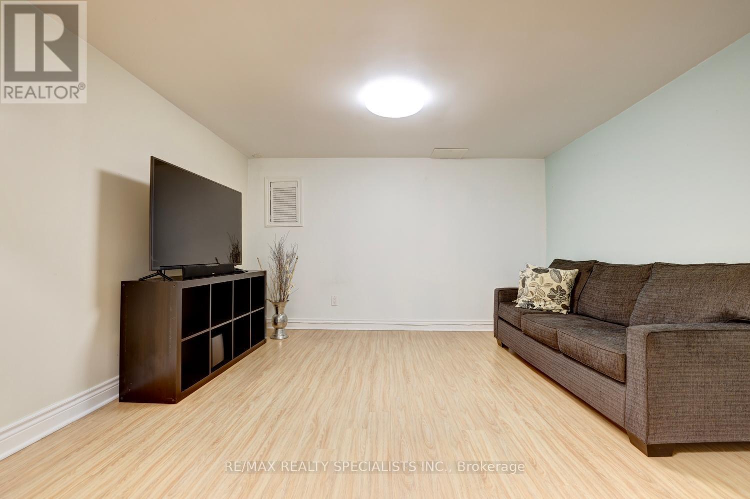 2442 Basswood Crescent Property Photo 29