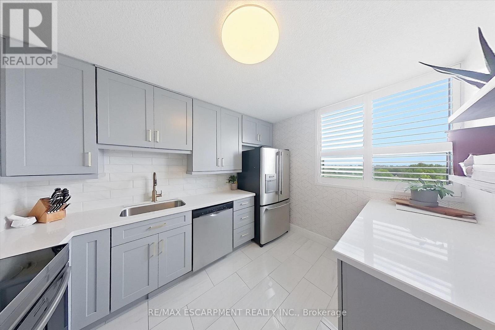 909 - 700 Dynes Road Property Photo 12