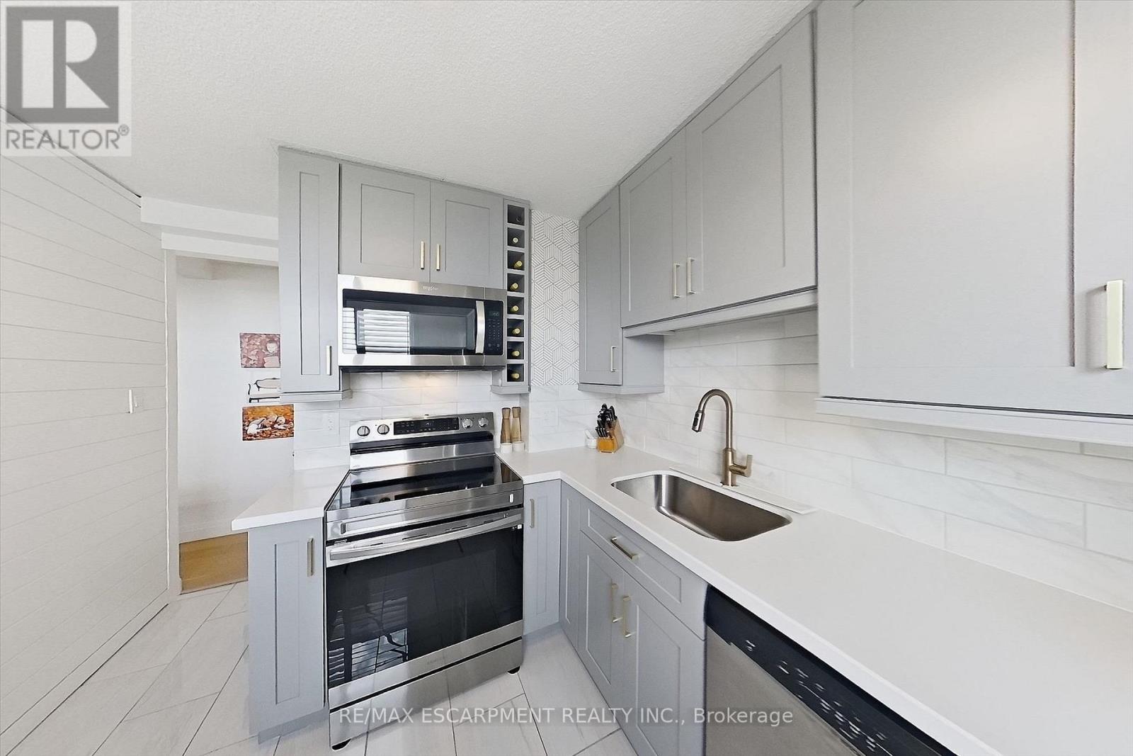 909 - 700 Dynes Road Property Photo 13