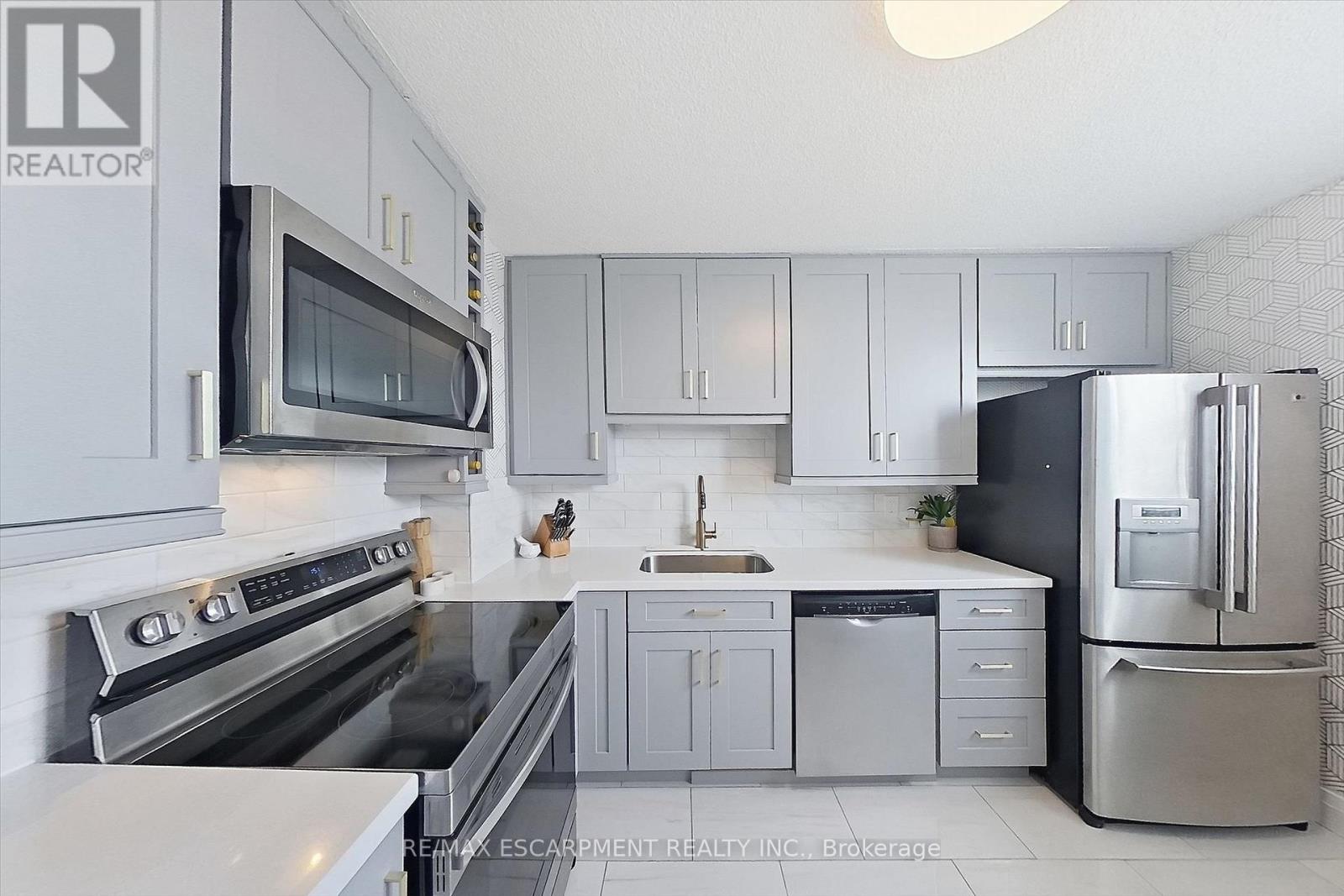 909 - 700 Dynes Road Property Photo 15