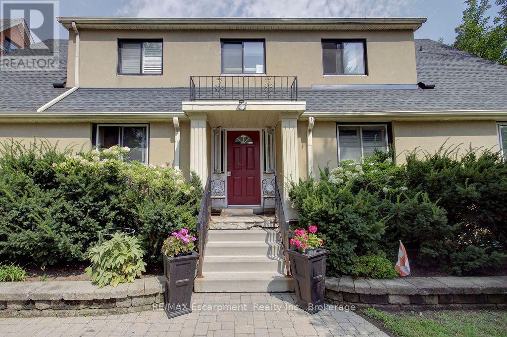 4 - 425 Burlington Avenue Property Photo 2
