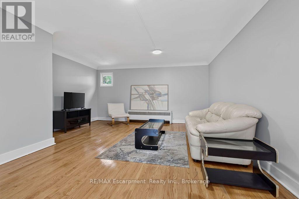 4 - 425 Burlington Avenue Property Photo 4