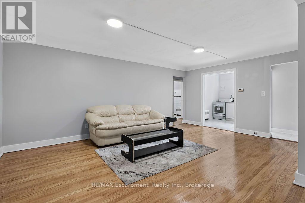4 - 425 Burlington Avenue Property Photo 5