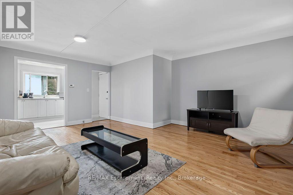 4 - 425 Burlington Avenue Property Photo 6