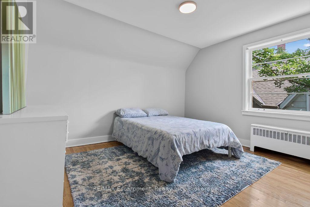 4 - 425 Burlington Avenue Property Photo 7