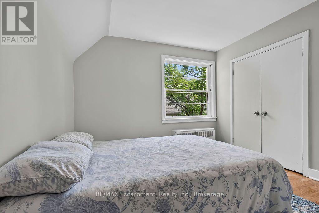 4 - 425 Burlington Avenue Property Photo 8
