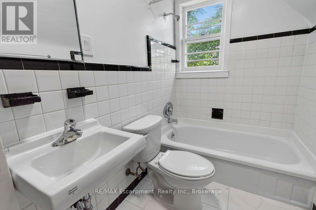4 - 425 Burlington Avenue Property Photo 9