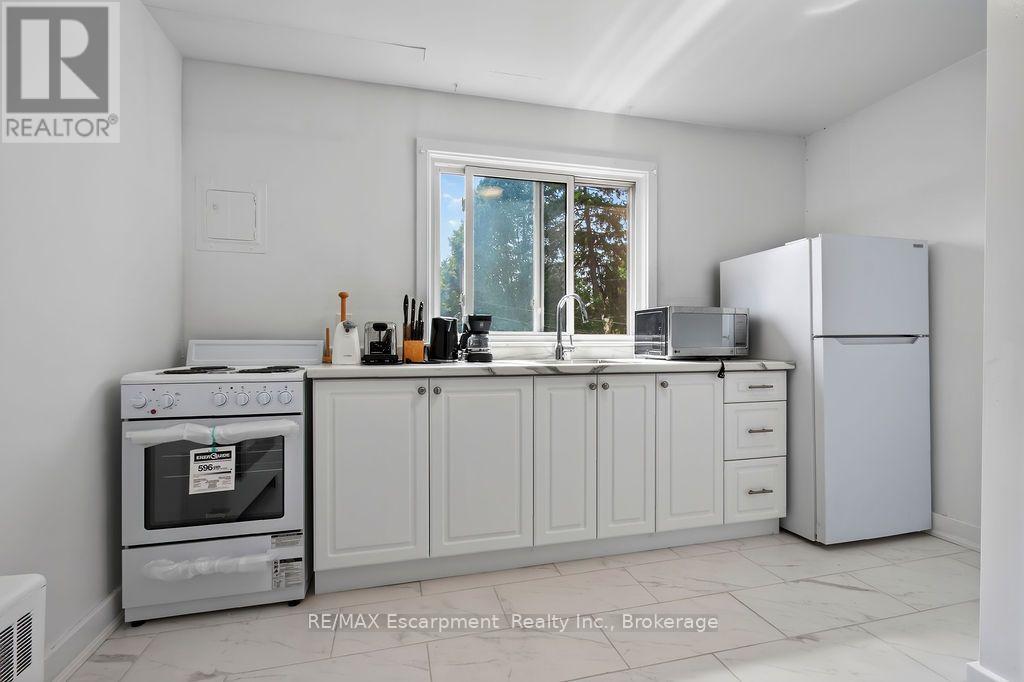 4 - 425 Burlington Avenue Property Photo 10