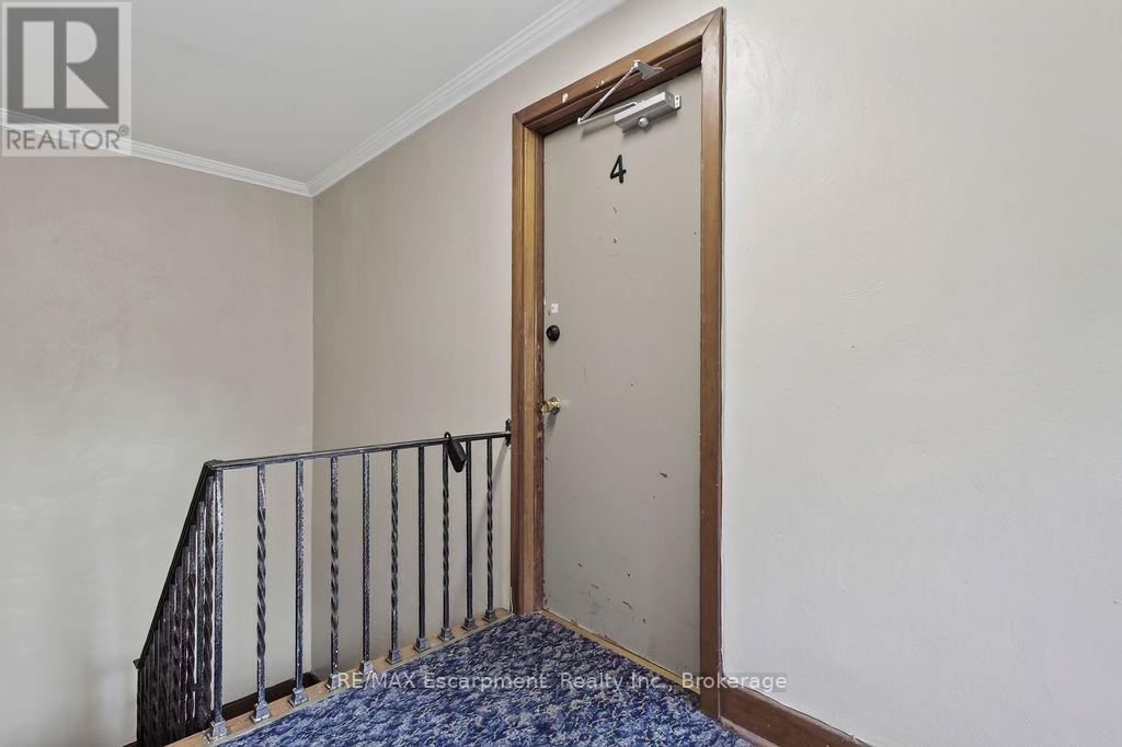 4 - 425 Burlington Avenue Property Photo 12