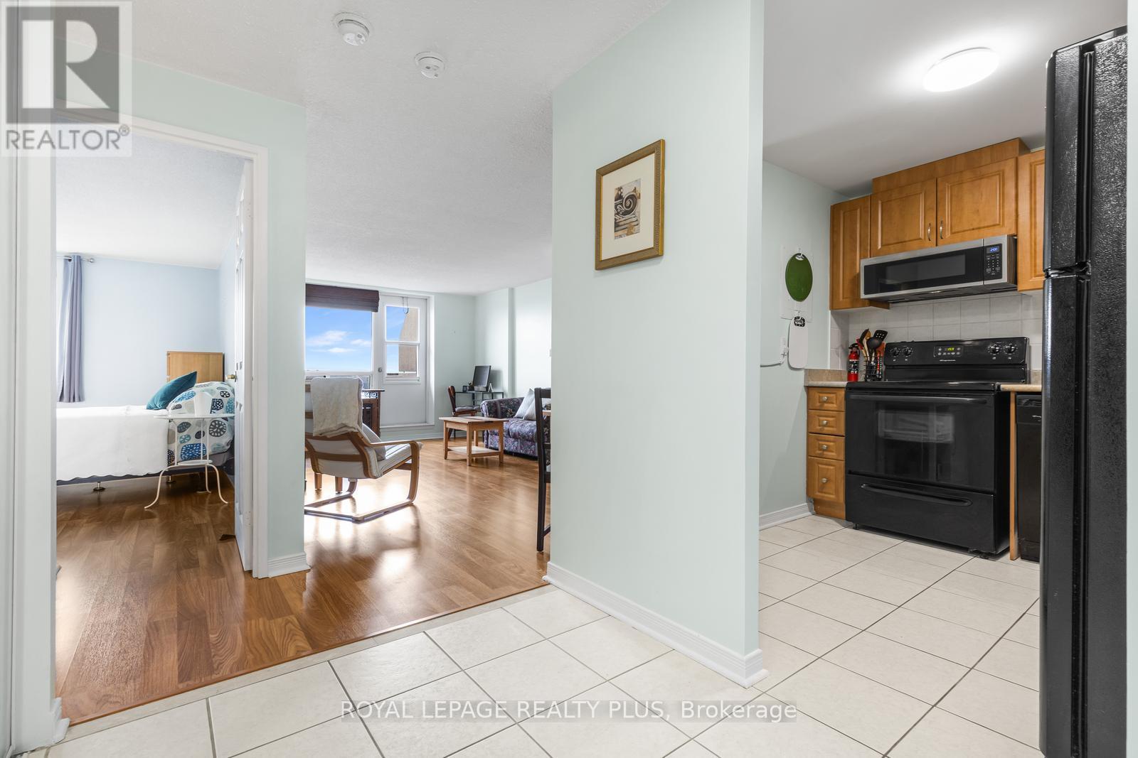 1012 - 6720 Glen Erin Drive Property Photo 3