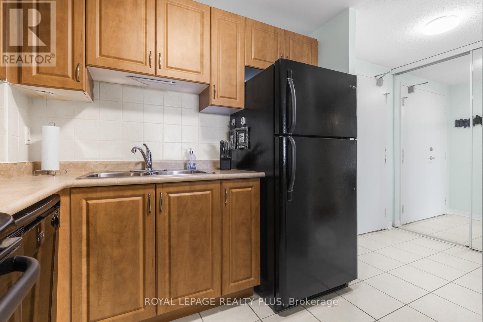 1012 - 6720 Glen Erin Drive Property Photo 7
