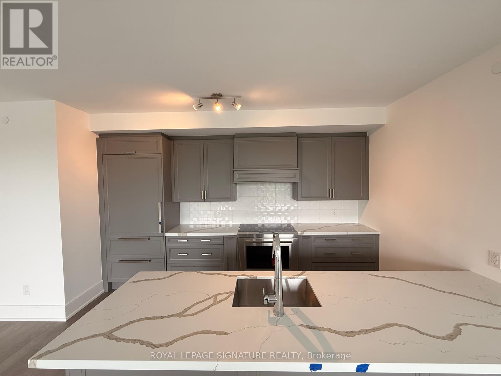 321 - 2452 BLOOR STREET W Property Photo 1