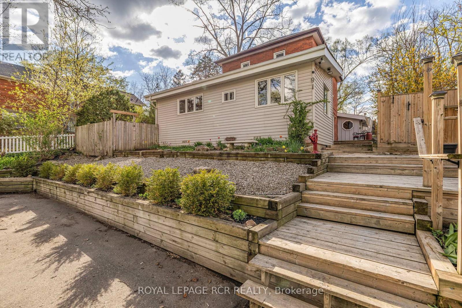 91 King Street W Property Photo 1