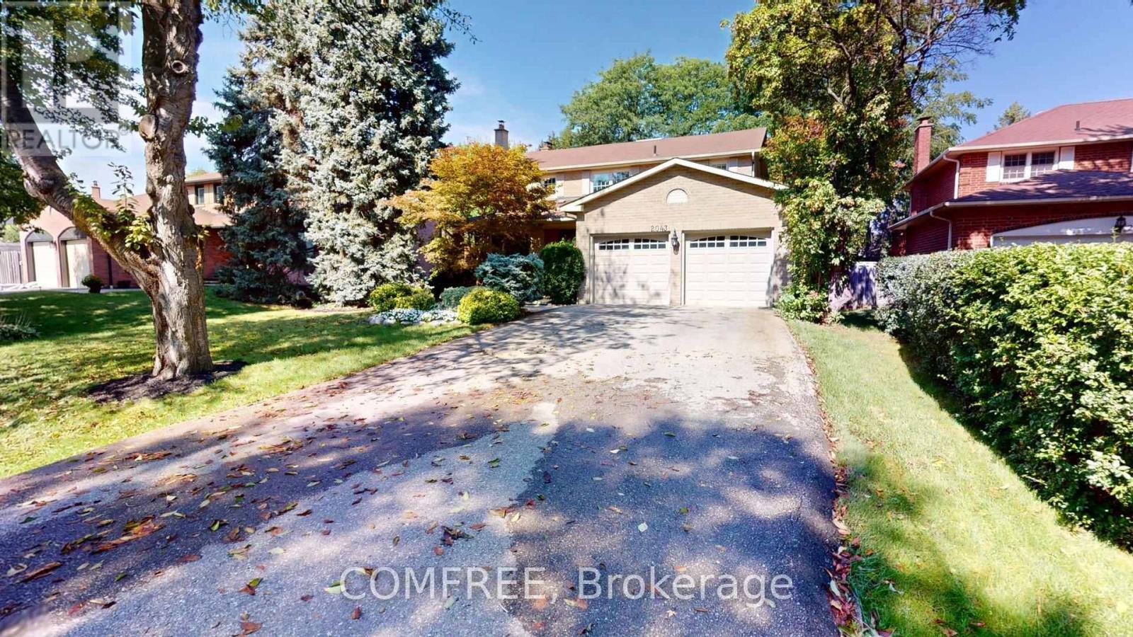 2043 Burbank Drive Property Photo 1