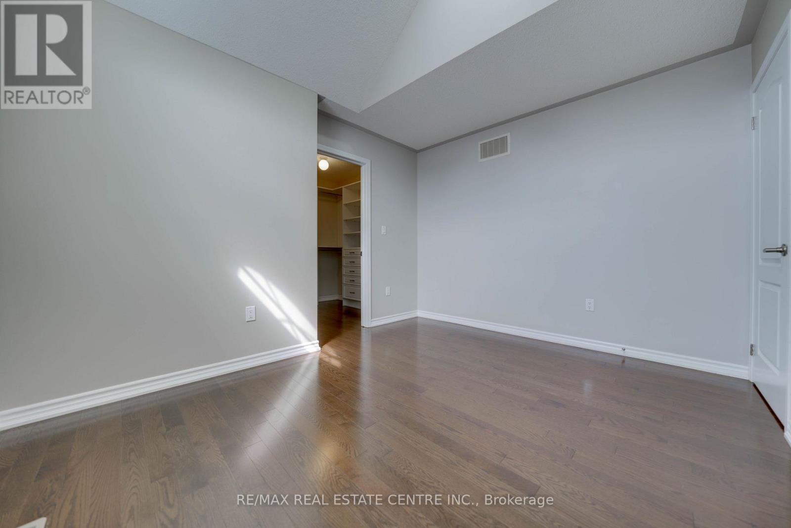 907 Etherington Way Property Photo 26