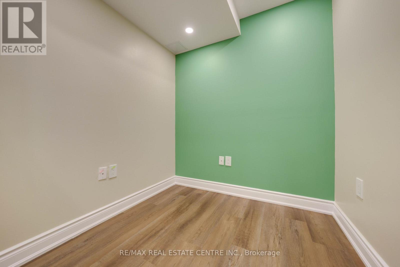 907 Etherington Way Property Photo 38