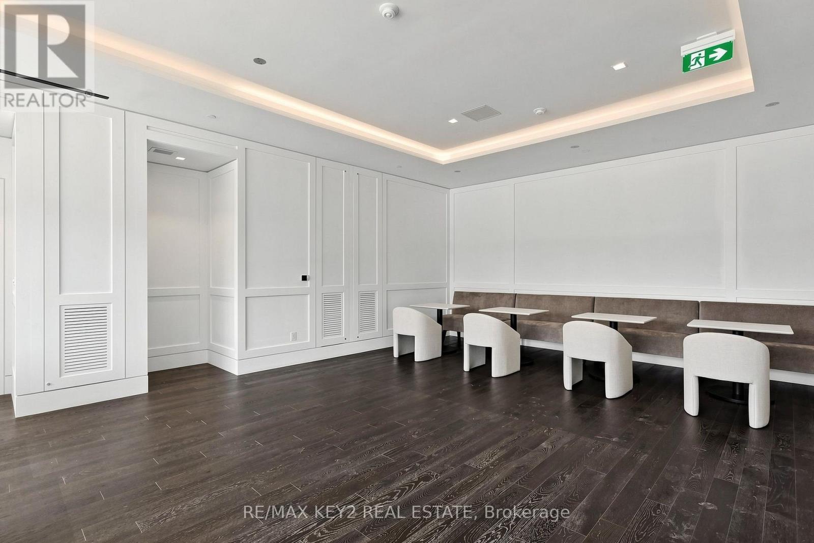 2219 - 4010 Eglinton Avenue W Property Photo 27