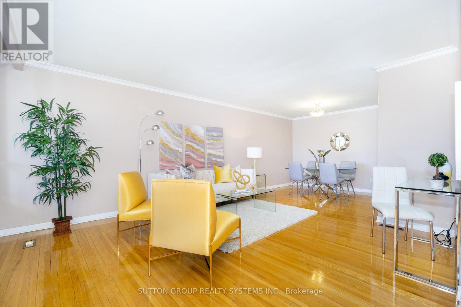 Upper - 233 Hullmar Drive Property Photo 8