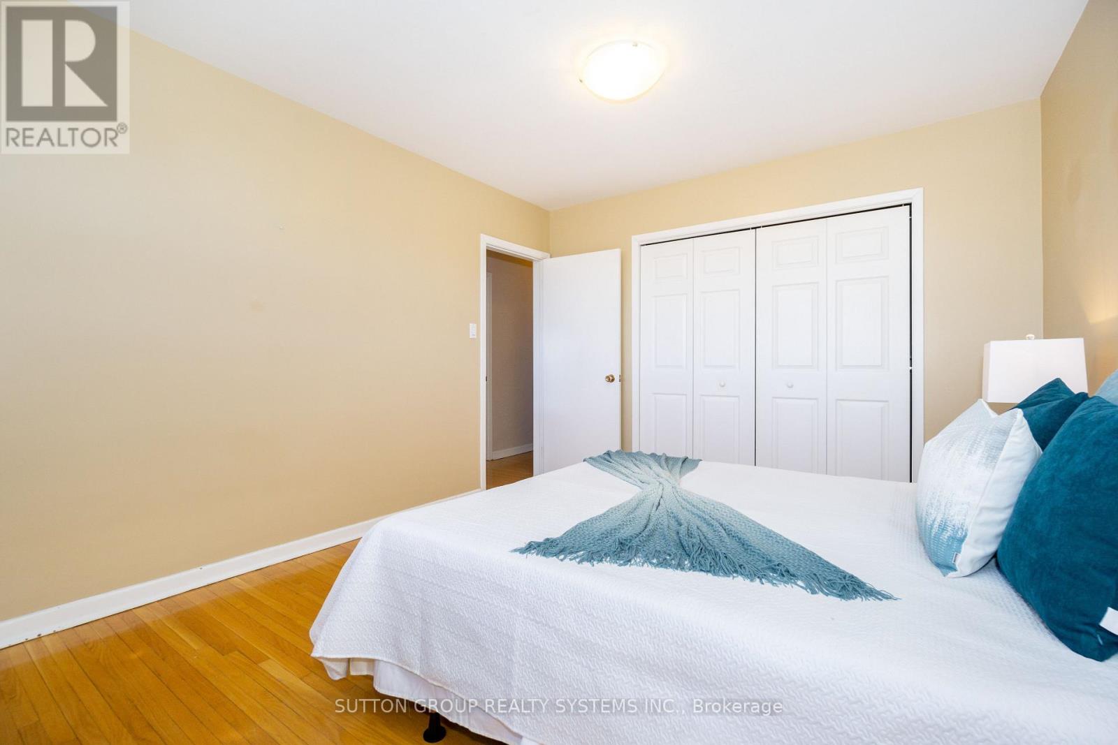 Upper - 233 Hullmar Drive Property Photo 14