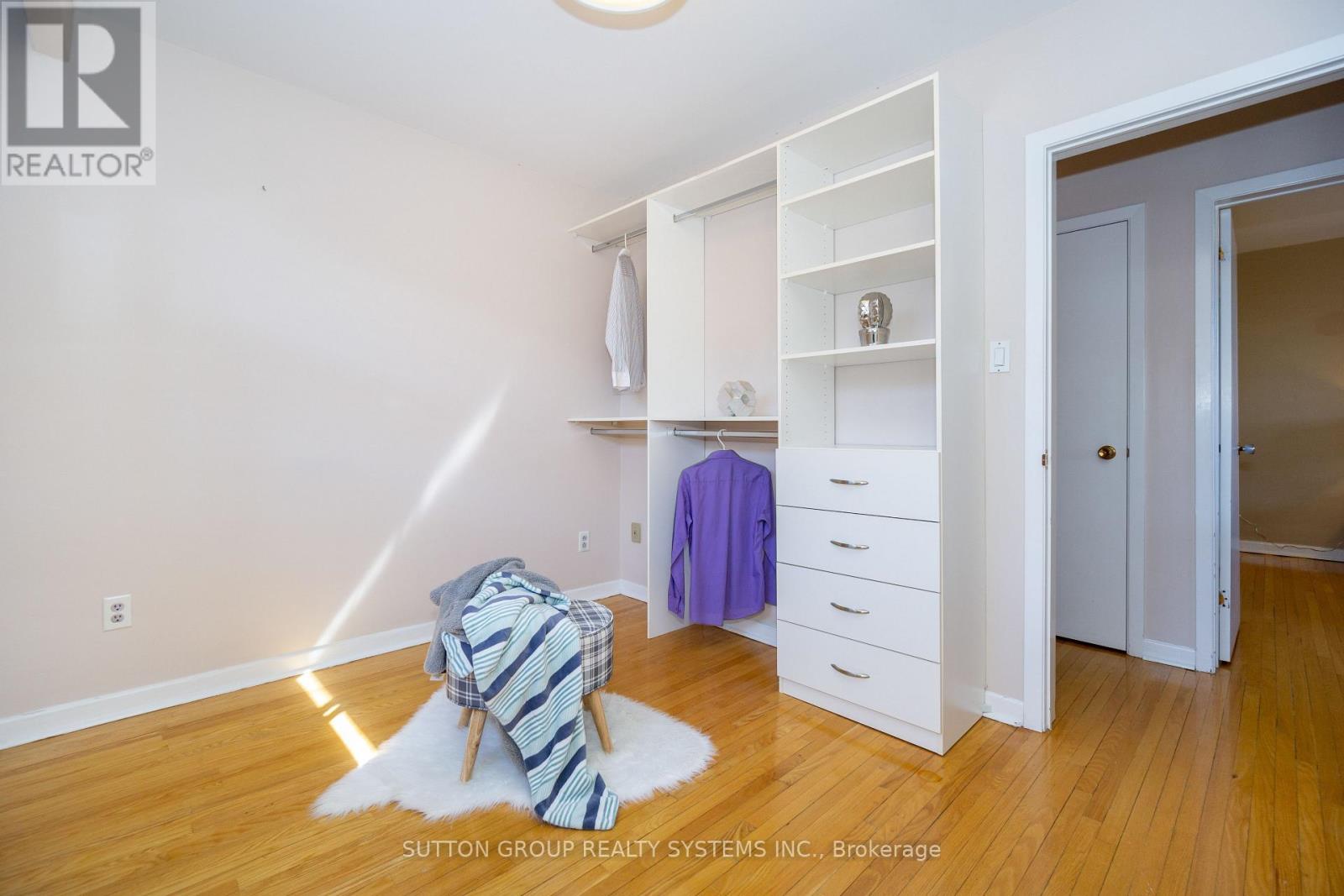 Upper - 233 Hullmar Drive Property Photo 15