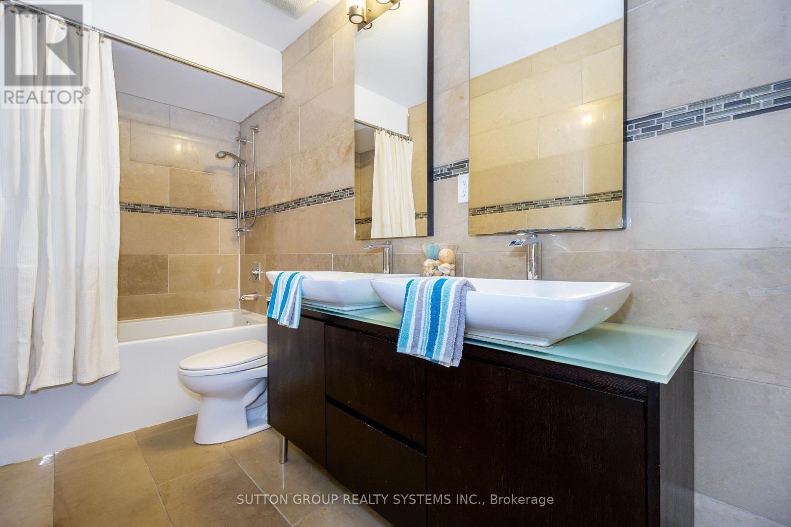 Upper - 233 Hullmar Drive Property Photo 16