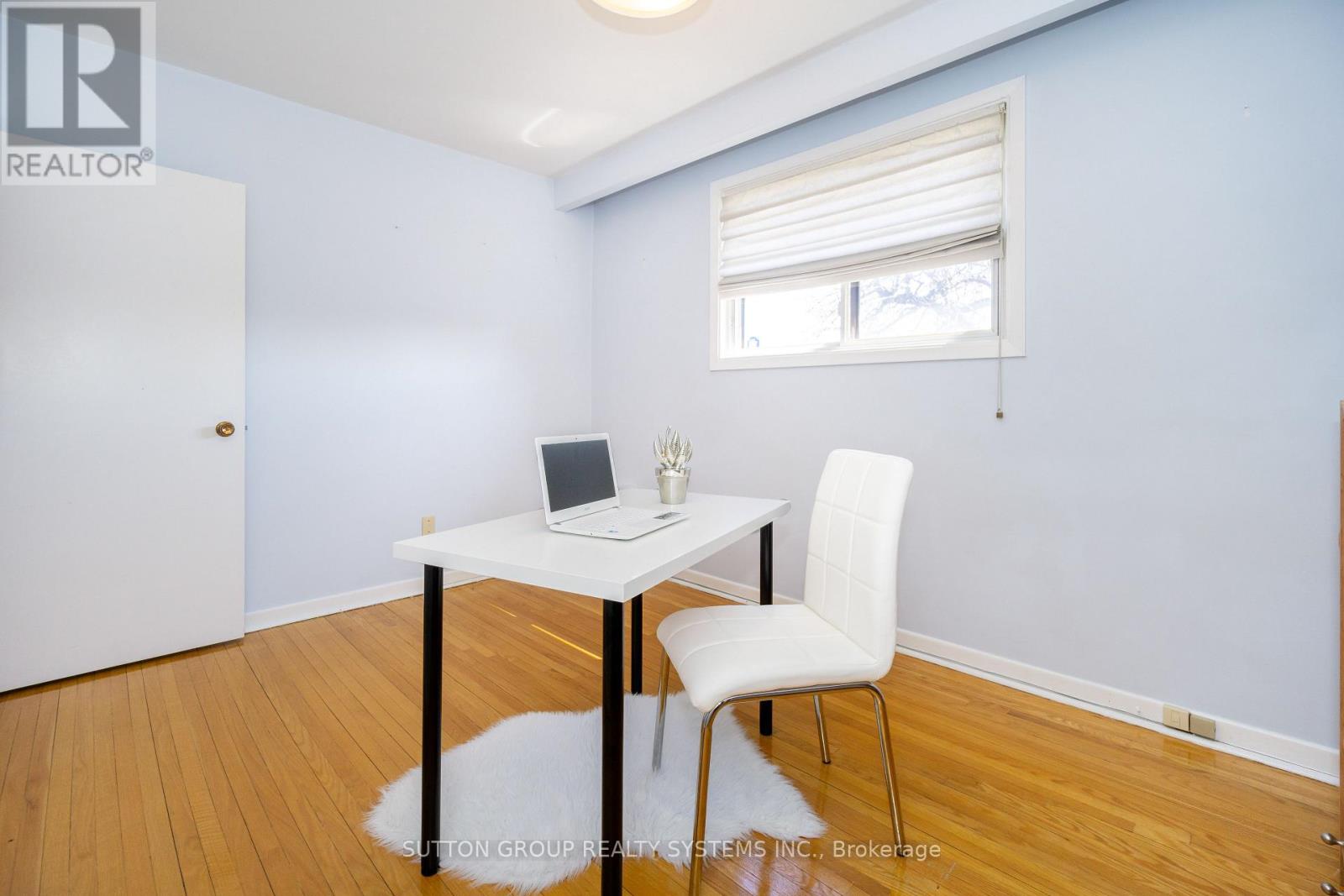 Upper - 233 Hullmar Drive Property Photo 18