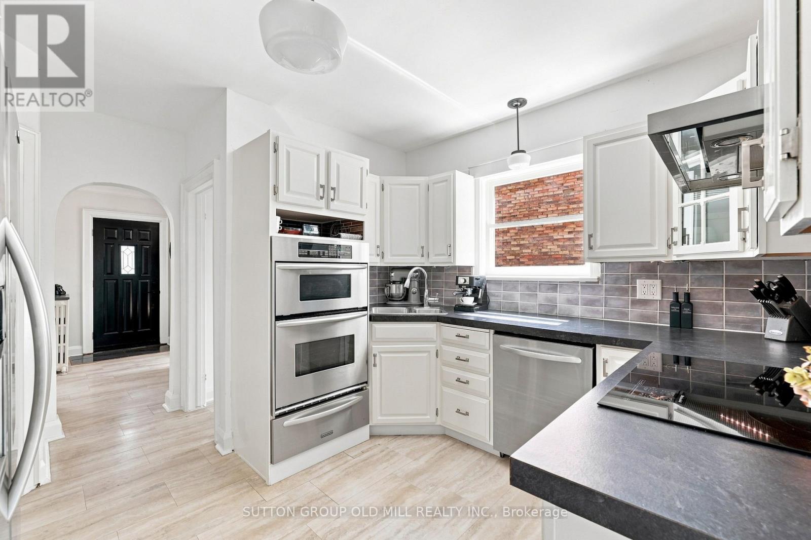 10 Queens Avenue Property Photo 15