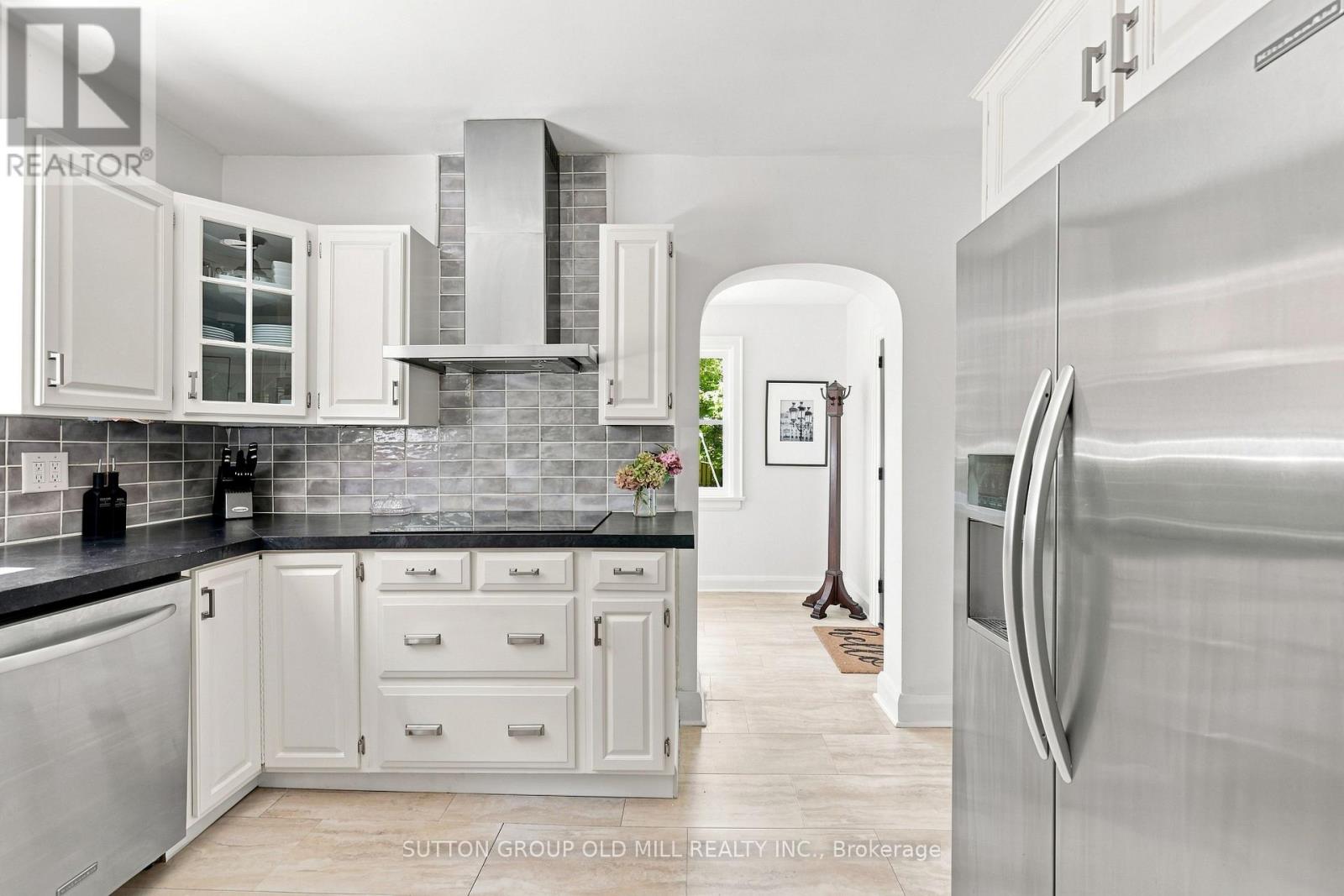 10 Queens Avenue Property Photo 16