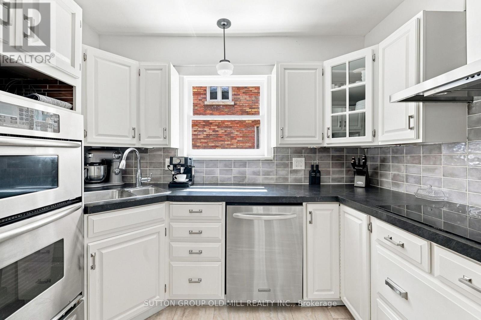 10 Queens Avenue Property Photo 17