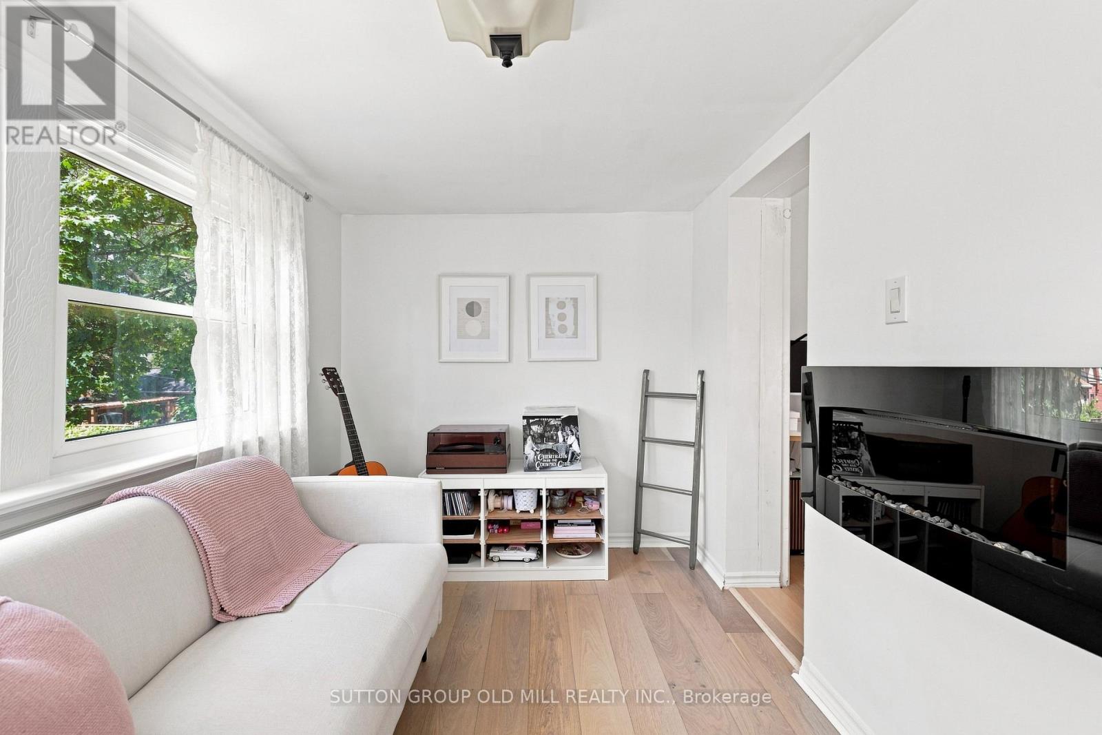 10 Queens Avenue Property Photo 31