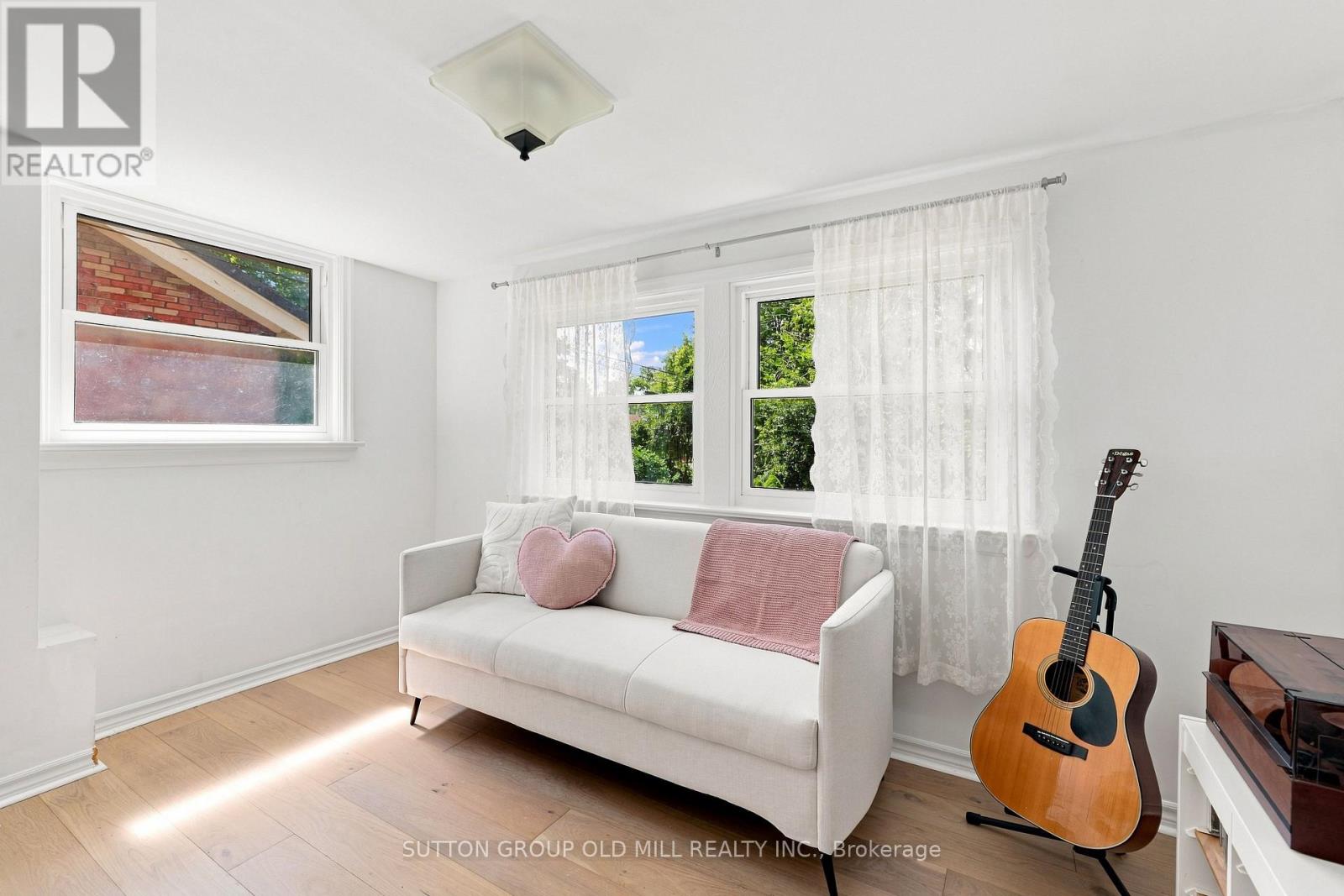 10 Queens Avenue Property Photo 32