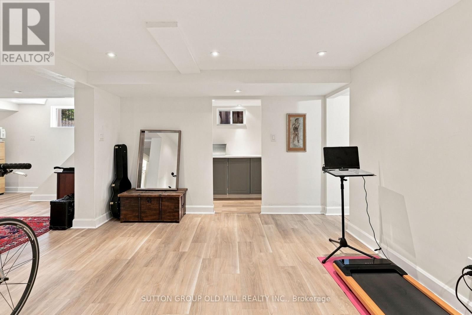10 Queens Avenue Property Photo 36
