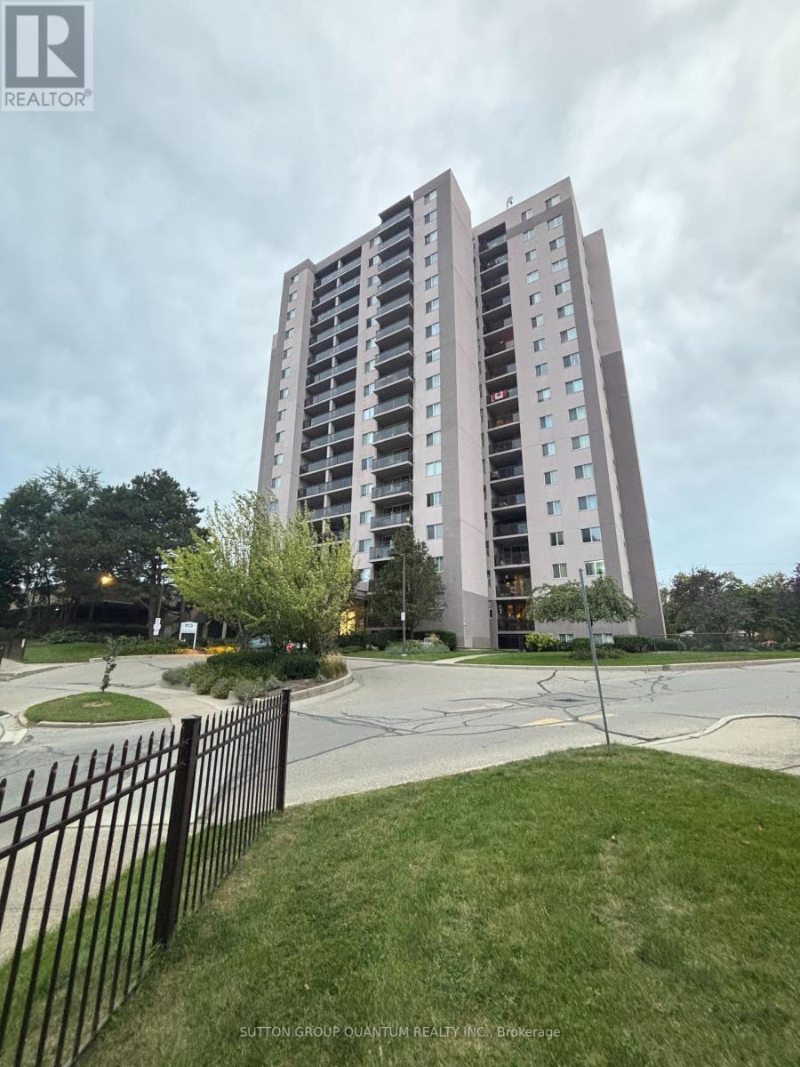 1210 - 975 Warwick Court Property Photo 3