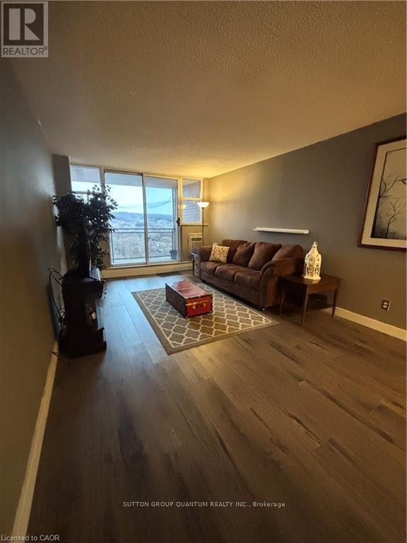 1210 - 975 Warwick Court Property Photo 13