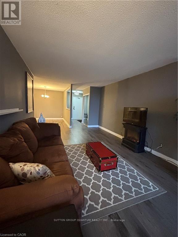 1210 - 975 Warwick Court Property Photo 16
