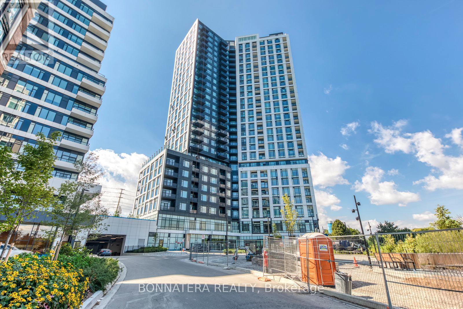 1810 - 2495 Eglinton Avenue W Photo de la propriété 1