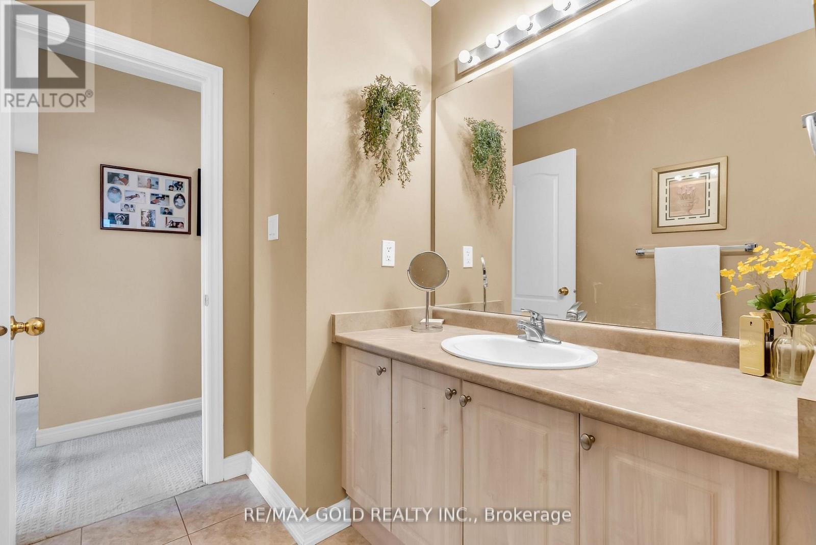 786 Fourth Line Property Photo 35