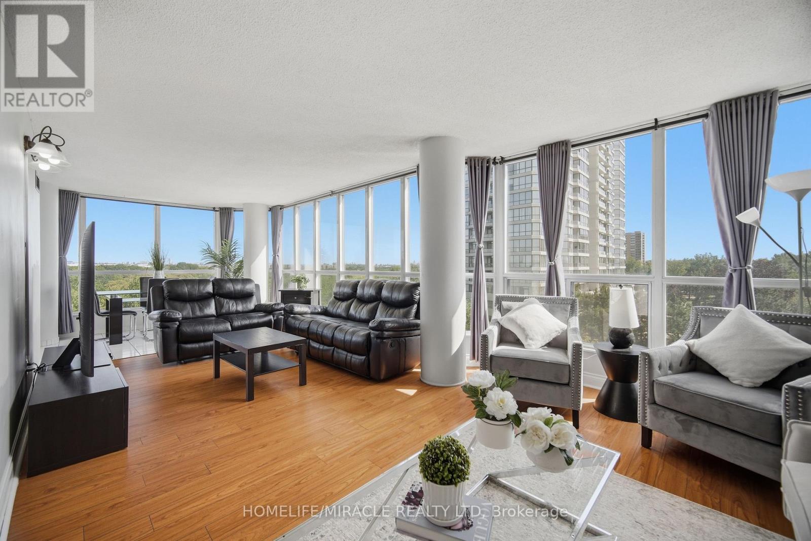 502 - 1 Rowntree Road Property Photo 2