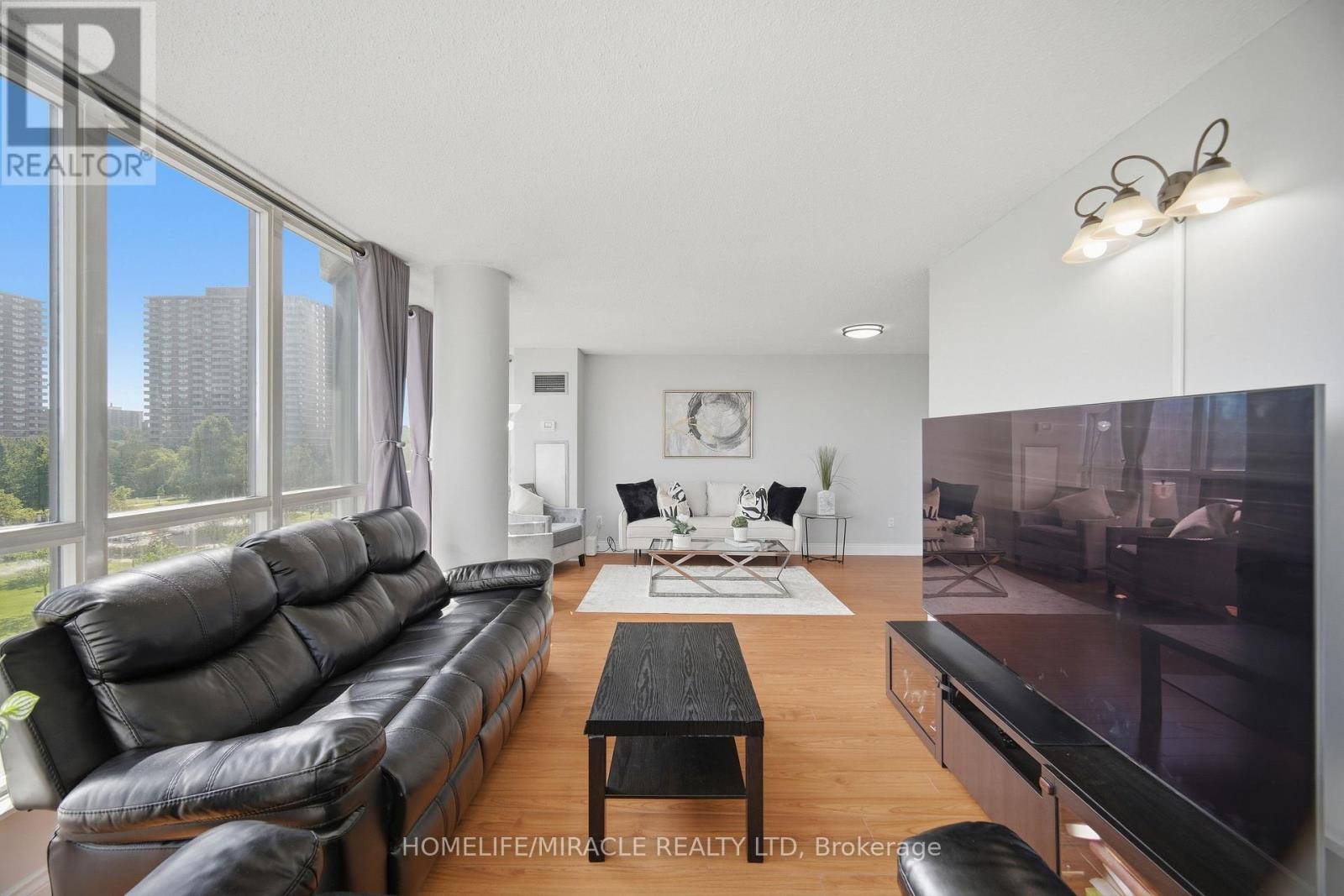 502 - 1 Rowntree Road Property Photo 4