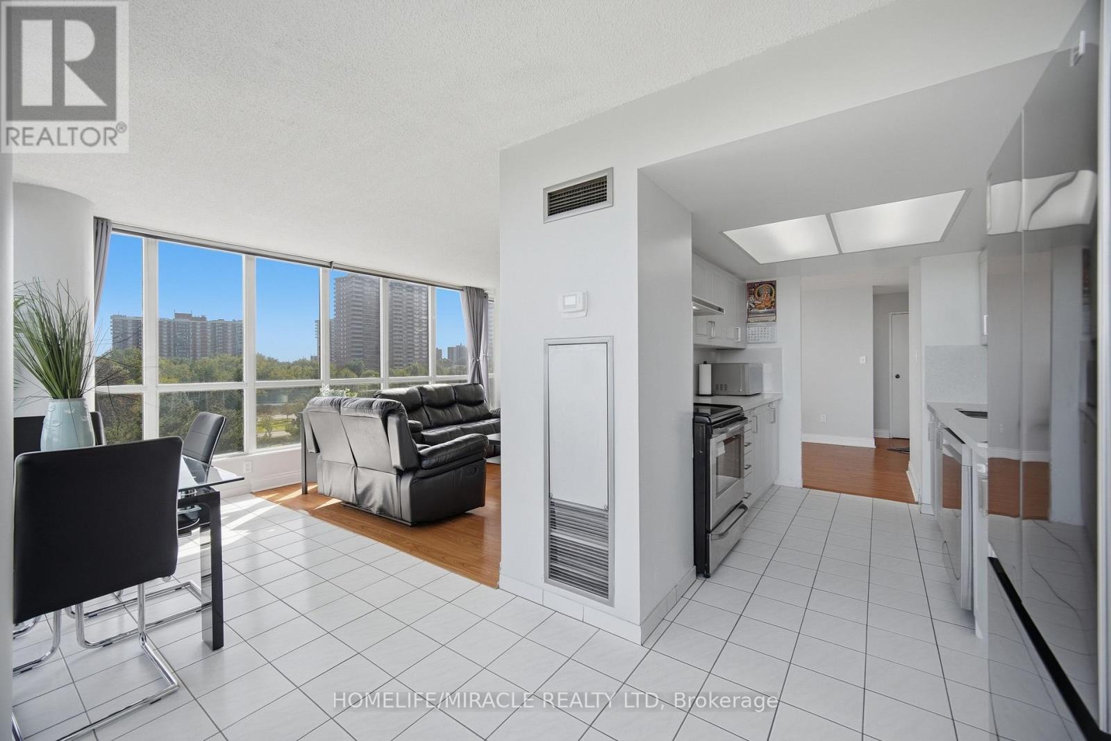 502 - 1 Rowntree Road Property Photo 10