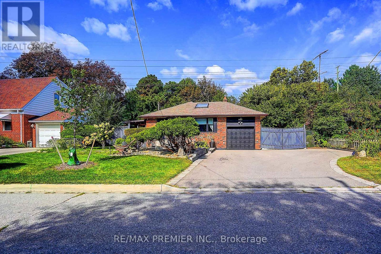445 Selsey Drive Property Photo 1