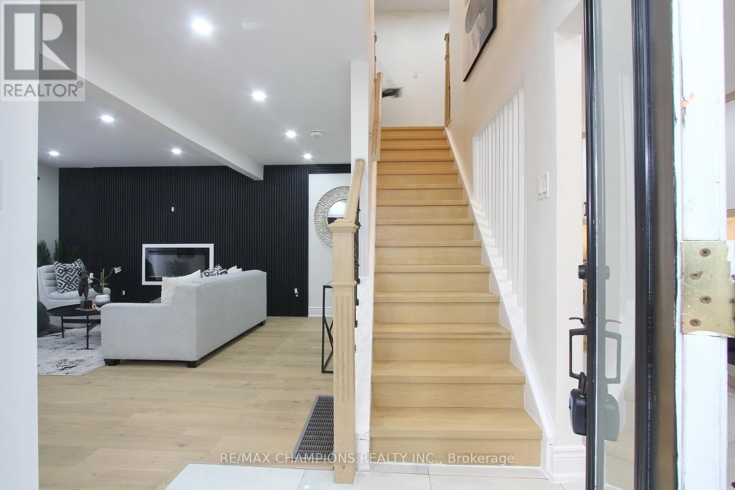 16 Glencairn Square Property Photo 4