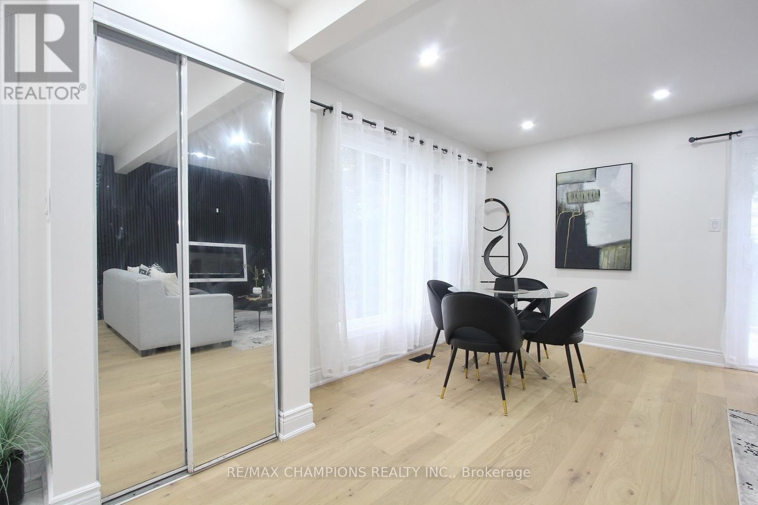 16 Glencairn Square Property Photo 8
