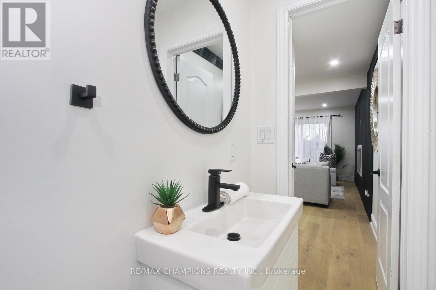 16 Glencairn Square Property Photo 15